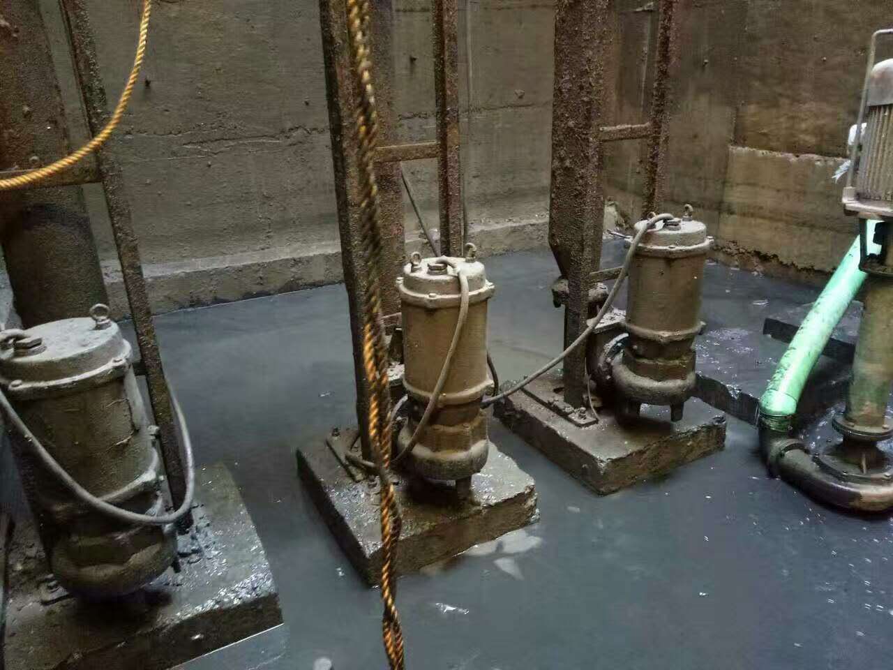 郧西污水池清理